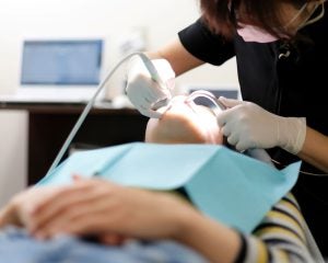 「歯科医院は虫歯の治療にいくところ」はもう古い？ 実は”保険適用”なのにまだ知られていない利用法