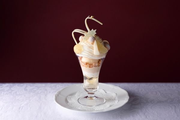 銀座でホリデーシーズンを味わうなら「資生堂パーラー 銀座本店サロン・ド・カフェ」で真っ白なパフェやスイーツはいかが？