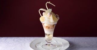 銀座でホリデーシーズンを味わうなら「資生堂パーラー 銀座本店サロン・ド・カフェ」で真っ白なパフェやスイーツはいかが？