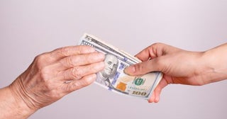 親から住宅の頭金として500万円出してもらいました。手渡しでもらった現金だけど、税務署に申告する必要ありますか？ 申告が必要な境界線を知りたいです。