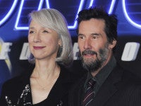 キアヌ・リーヴスと恋人アレクサンドラ・グラントのスケートデート＆キスが話題「可愛すぎる」「何時間でも見てられる」