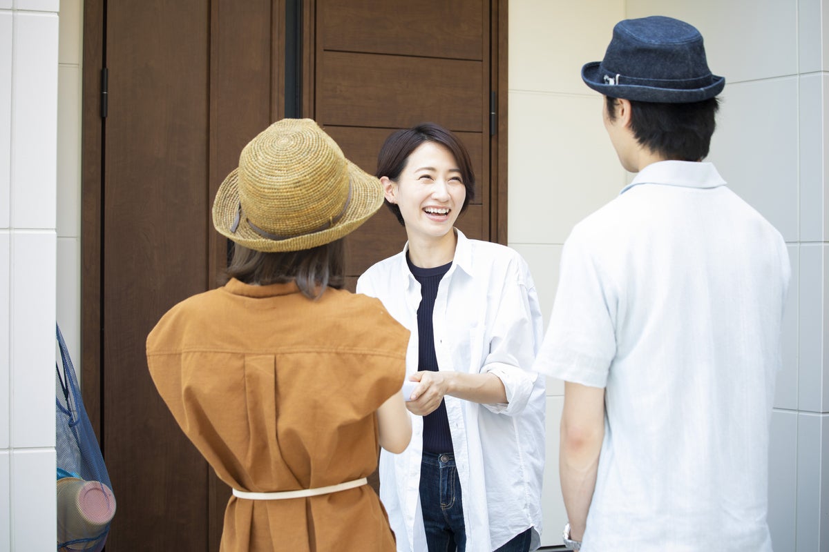 「また同じお菓子になっちゃう」「気を遣わせたくないけど、ちゃんと感は出したい」——手土産選びのジレンマを調査！