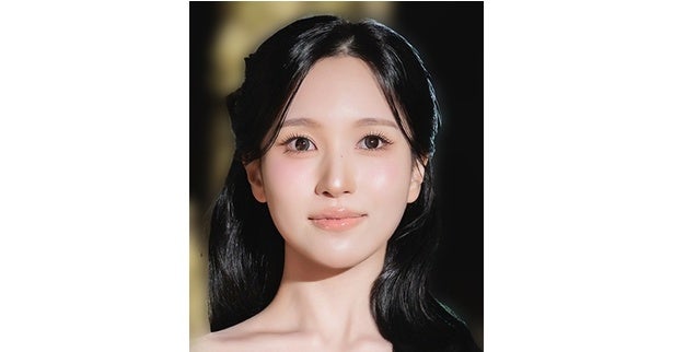 TWICE・ミナ、ミニスカワンピ姿でスラリとした美脚＆美デコルテを披露に「とてもかわいい」と反響の声