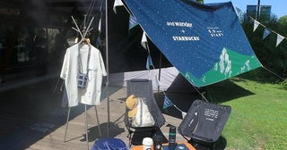 スタバ×アウトドアブランド「and wander」！山でも街でもおしゃれにキマるアパレルなど全22商品が登場