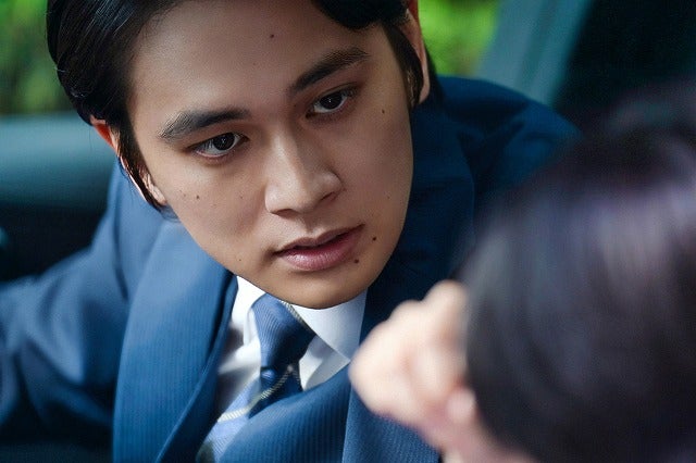 北村匠海、“怖すぎる”エリート警察官に！「シャドウワーク」“未だかつてない狂気”と強烈な威圧感を見せる