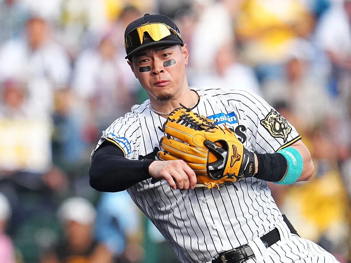 【プロ野球】なぜサトテルの守備は向上したのか？ 名手・荒木雅博が佐藤輝明のGG賞初受賞の理由を語る