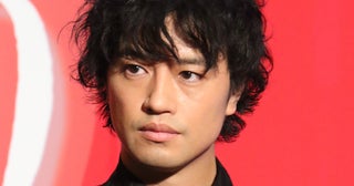 「今日も家の前でしました」斎藤工本人にも自ら報告…愛犬が散歩中にトイレをしてしまう“大人気俳優の自宅”