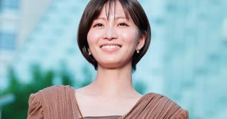 「素敵な親子ですね」…岡崎紗絵&石黒賢、親子演じる2人のさわやか笑顔の仲良しオフショット公開＜告白－25年目の秘密－＞