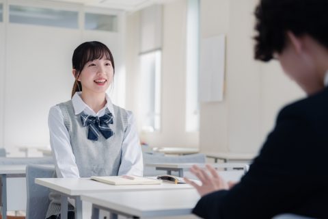 子どもが私立高校に入学するのですが、思ったより授業料が高く、赤字家計にならないか心配です。年収500万円ですが、教育支援を受けられますか？
