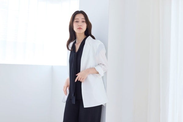 酷暑を乗り切る通勤服。きれい見えと涼しさを両立する優秀アイテム3つ