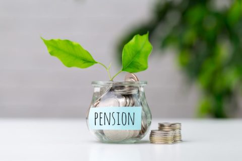 年金「月20万円」はハードルが高い？ 実現するには現役時代にどの程度の収入が必要なのでしょうか？