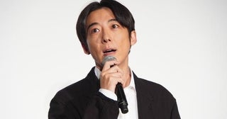 高橋一生、柳沢慎吾のマシンガントークに完敗「楽しそう」撮影裏の“アイス頬張る”オフショット＜リボーン 〜最後のヒーロー〜＞