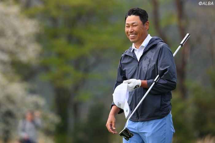 兼本貴司が単独首位発進シニアルーキー小林正則ら2位