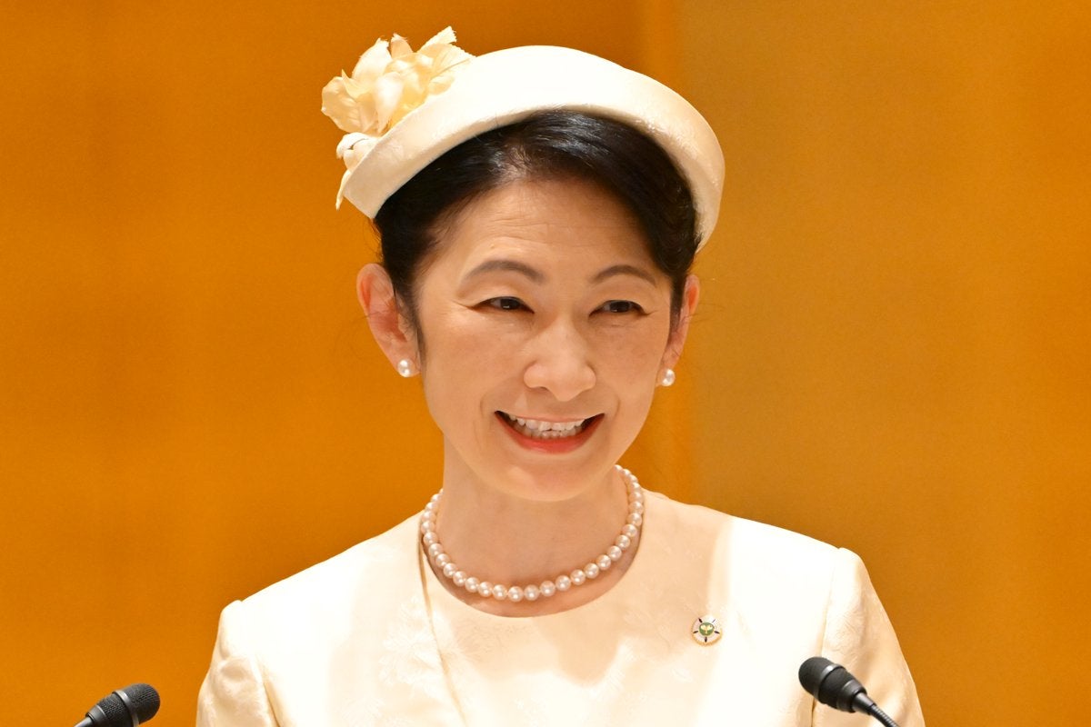 紀子さまご公務で“能面のように無表情”の秋篠宮さまと対照的なご機嫌笑顔…浮き彫りになるご夫妻の「温度差」