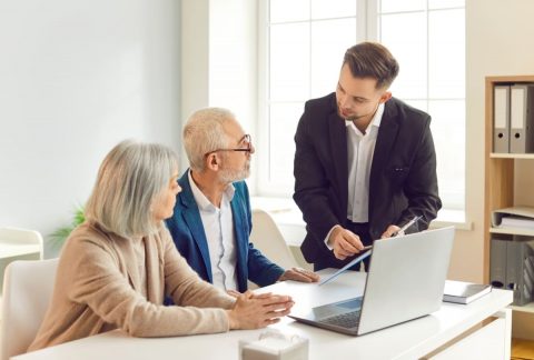 70代の母が銀行で“毎月分配型”の投資信託を「毎月3000円もらえる」とすすめられた！ 兄は「絶対止めたほうがいい」と言いますが、なぜですか？ 注意が必要な“たこ足配当”とは