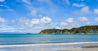 都会での生活に疲れ“八丈島”へ移住を検討中…。子連れ移住だと「最大300万円」の支援金がもらえるって本当ですか…？ 定住支援金の条件を解説！