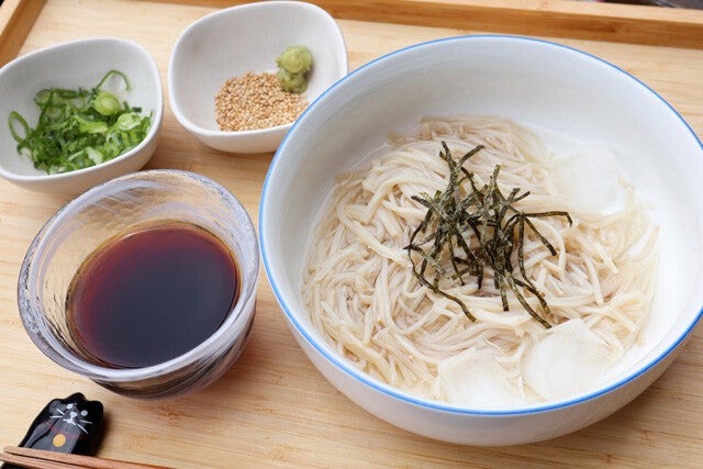 【エノキそうめん】エノキのかさ部分をカットして結ぶ!?あとはゆでて冷水で締めるだけの猛暑に激ウマの新感覚そうめん!!＜野島慎一郎のバカレシピ＞