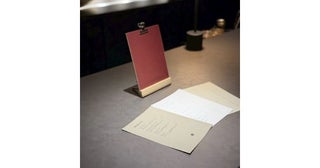 入口では「月」がお出迎え。札幌・すすきのに隠れ家カフェ＆バー「nuit.」がオープン