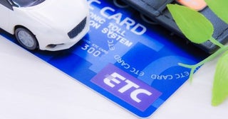 家族で遠出した際、夫が「ETCがなくても高速代はそこまで変わらないでしょ」と言っていました。でも私は、割引が使えないならかなり差が出るのでは？ と気になります。実際どれくらい負担は変わるのでしょうか？