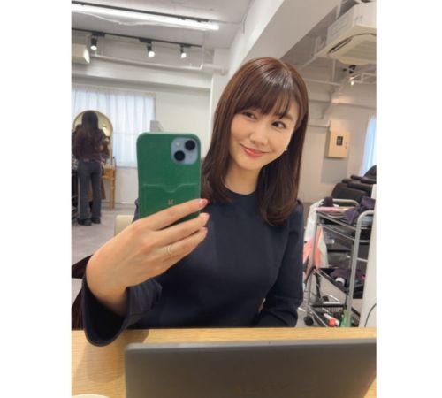  安めぐみ、2025年最後の美容院で"つやさら"ヘアへ 