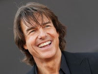 踊るトム・クルーズ！オスカー名誉賞デビー・アレンとノリノリでダンスする姿をキャッチ