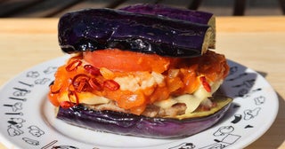 【ナスチーズバーガー】「モスの菜摘」に新シリーズ誕生？焼きナスでモスチーズの中身を挟んだ見た目×の激ウマバーガー！＜野島慎一郎のバカレシピ＞