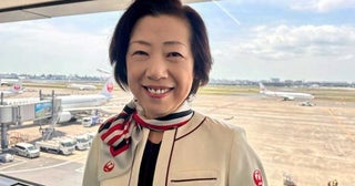 客室乗務員3名が「黄綬褒章」を初受章