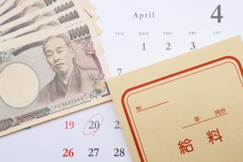 国家公務員は「夏ボーナス74万円」なのに、会社員の自分は“ボーナスなし”です…公務員の給与は「私たちの税金が財源」ですよね？ 正直“もらいすぎ”に感じるのですが、妥当な額なんですか？