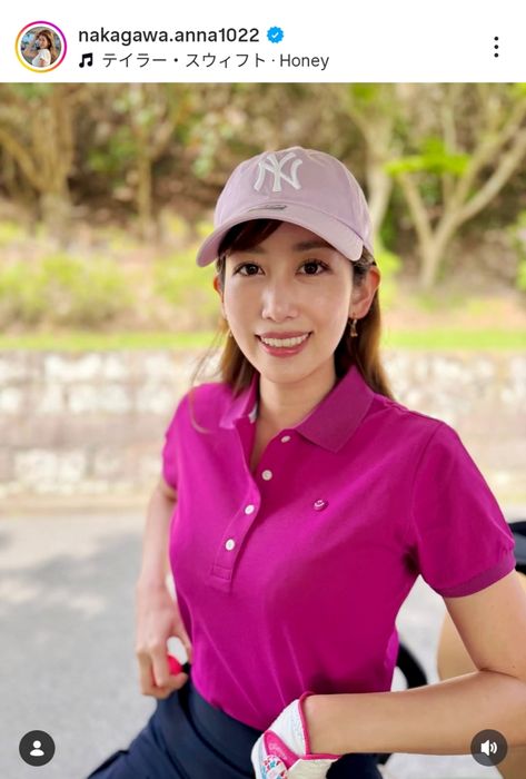 「素足にキュン」フリーアナがミニスカゴルフウェア写真を投稿、際立つスタイルに大反響