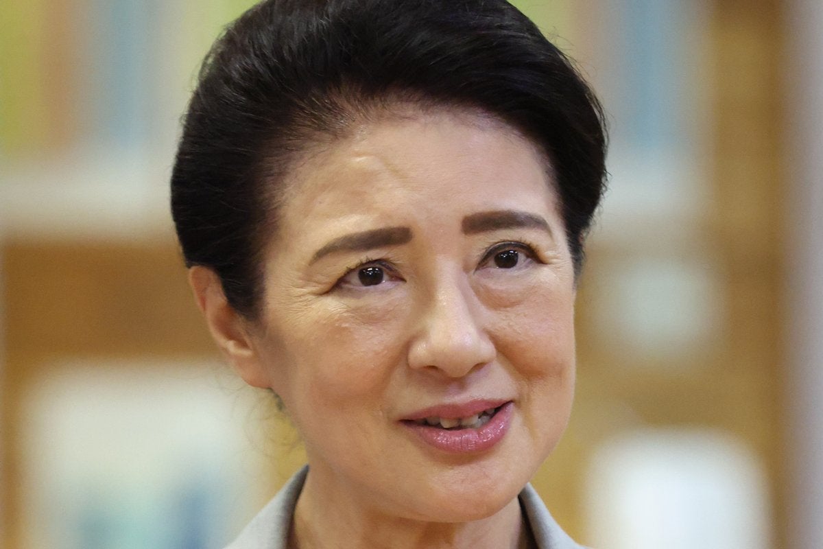 「なんか涙出てきた」雅子さま熊本ご訪問で「超有名ご当地キャラグッズ」をとっさにご着用…グッズにちなむ「皇室二代」秘話