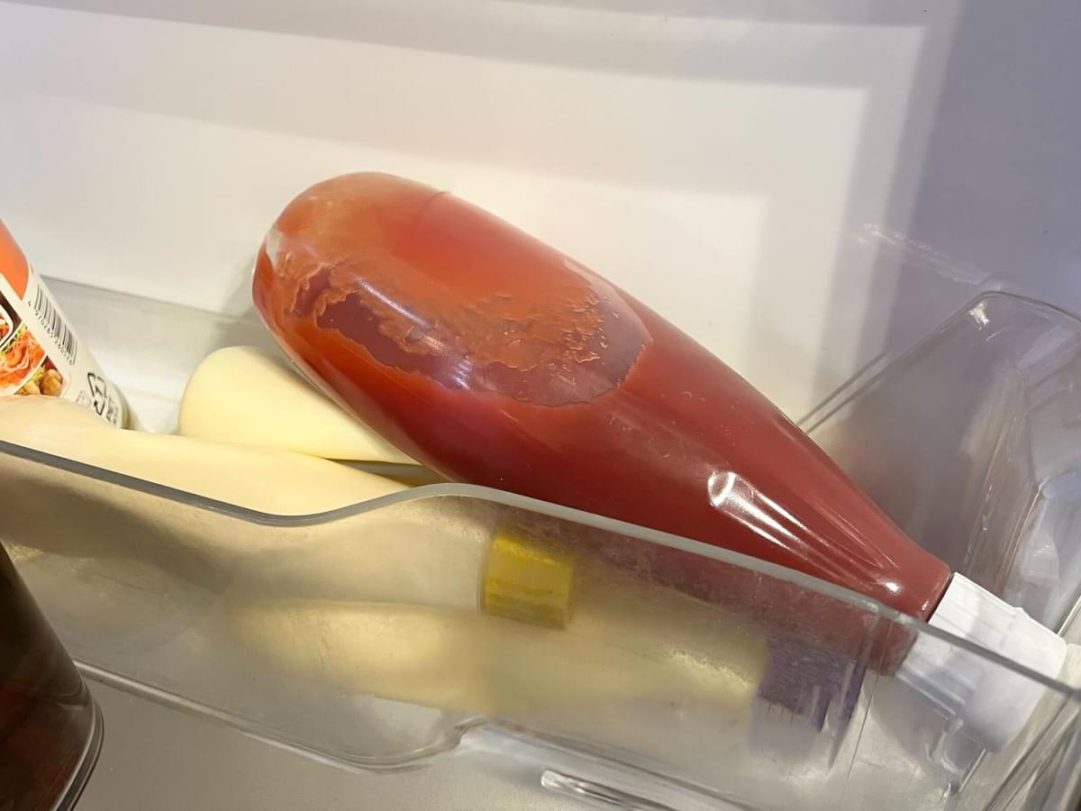 【本音レビュー】199円で冷蔵庫収納がここまで変わる？ニトリの「マヨケチャソースホルダーセット」