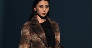 GENIC金谷鞠杏、オールバックヘアで「TGC広島」初ランウェイ ショートパンツからスラリ美脚【TGC広島2025】