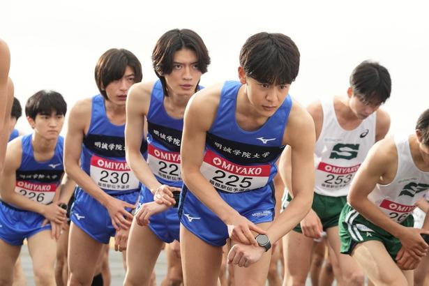 ＜俺たちの箱根駅伝＞3年ぶりの箱根路へ…新人監督・山下智久“甲斐”の姿や、選手たちが予選会に挑む場面写真公開