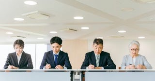 再雇用で同じ部署に残ったら、元部下から「もう上司じゃないんだから、現役時代と同じ態度で指示しないでください」と言われました。給料が下がっても、これまで通り仕事をしてはいけないのでしょうか？