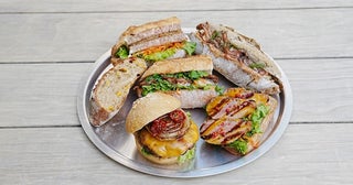 【東京都豊島区】ベーカリー「Alsace Air」が移転オープン。伝説の機内食グルメサンドを再現！
