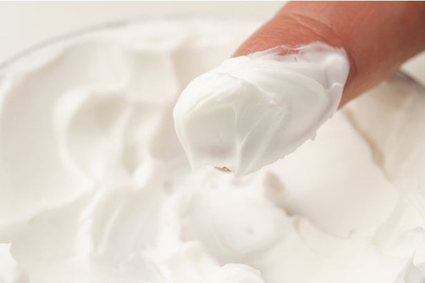 値札シール剥がしにハンドクリーム！？専用液を使わず跡形なく消し去る方法