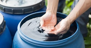 雨水を利用して水道代を節約したい！「雨水タンク」の節水効果と初期費用