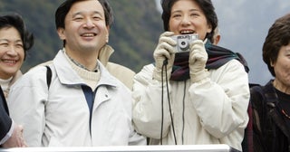 雅子さま陛下とお互いの写真を撮り合われて…ご成婚31周年の“デート”アルバム