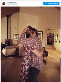 ジュリア・ロバーツ、夫と固く抱き合うハグショット！誕生日をお祝い