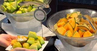 AWkitchen TOKYO～新丸ビル～でメロン・マンゴー ビュッフェを体験。フレッシュメロン2種食べ放題の贅沢ランチビュッフェ