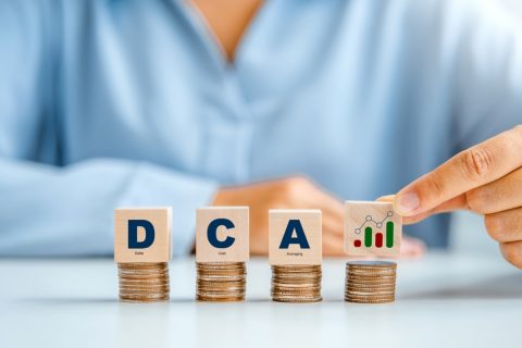 50代の“平均貯蓄額”は「1000万円」!? わが家はまだ「300万円」ですが、今から「毎月5万円×年5％」で運用すれば、老後破産は回避できますか？「10年・20年・30年後」の資産額を確認