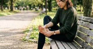「疲れた足を癒やすはずが…」リカバリーサンダルで逆に“足を痛める”人が増えている理由