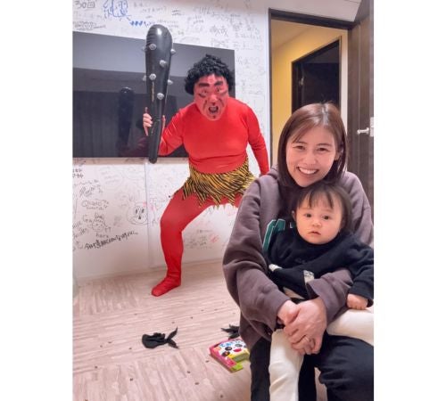  山本圭壱･西野未姫、"鬼本圭壱"に無反応な愛娘との家族ショット 
