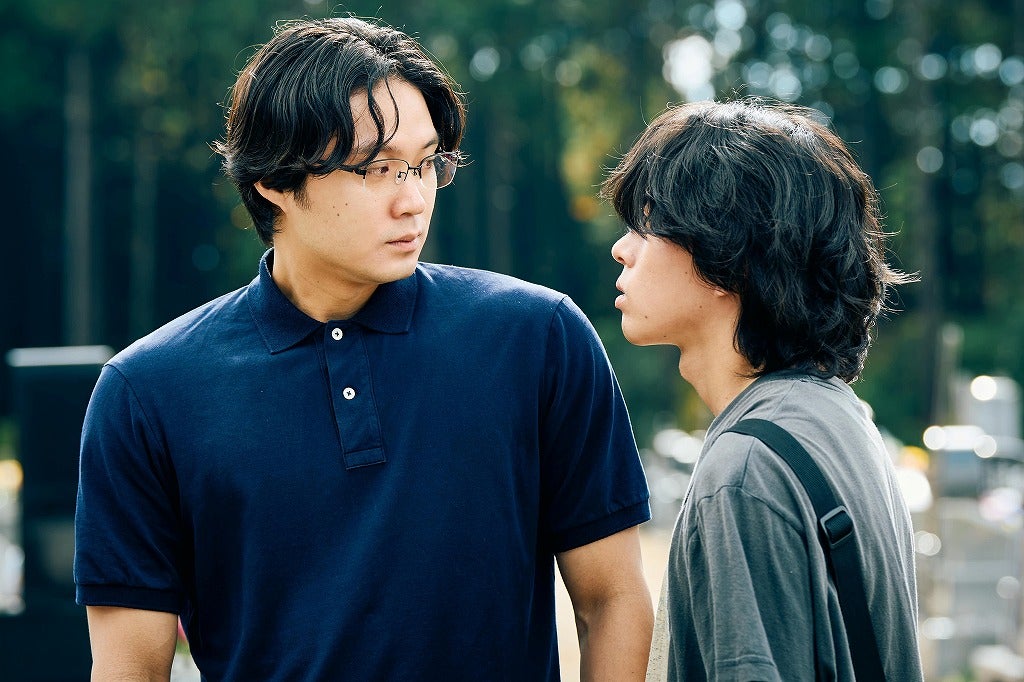 磯村勇斗×末澤誠也×綾野剛「mentor」どこかおかしい本予告と場面写真、3人のコメントを披露