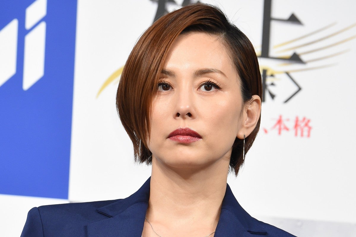 米倉涼子長年の知人にも返事ナシ、親友の韓国人モデル（40）とも会わず…書類送検の裏で抱える孤独
