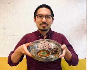“4000日以上”毎日カレーを食べ続ける人物を直撃。「体調や体重」以外で現れた“変化”――仰天ニュース特報