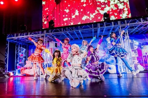 NANIMONO［ライブレポート］満員のTDCホールで光輝く希望を魅せた7人の魔法少女「ここにいるみんなと7人と武道館に行くって絶対に約束します」