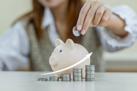 20代会社員、給料は生活費ですべて消えてしまうので貯金できません。20代独身でも貯金するのが一般的なのでしょうか？