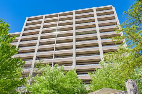 70代の母が「持ち家を売って駅近の賃貸に移りたい」と言っています。しかし不動産会社からは「高齢者の一人暮らしは難しい」と言われたそう…。家賃を払えるのに断られることはあるのでしょうか？