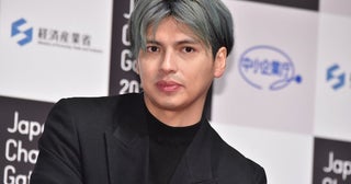 川崎希の夫・アレクサンダー、子どものピアノ発表会後の家族ショット公開「親子そっくり」「仲良しで微笑ましい」の声